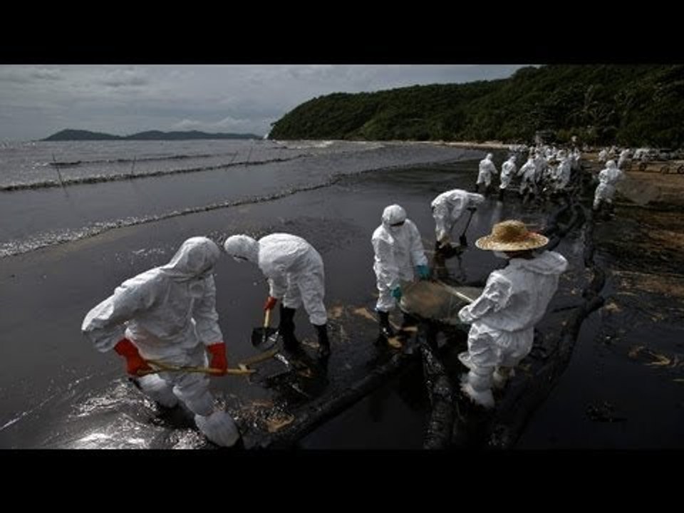 Oil spill hits Thailand tourist resort