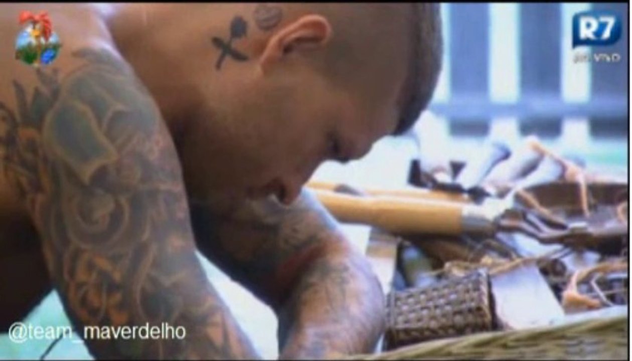 Mateus fica pensativo de tarde, 25