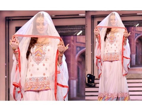 Preity Zinta Ramp Walk At Late Yash Chopra Birthday 2013