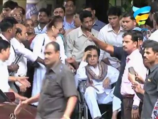 Dilip Kumar Greeted By Well wishers