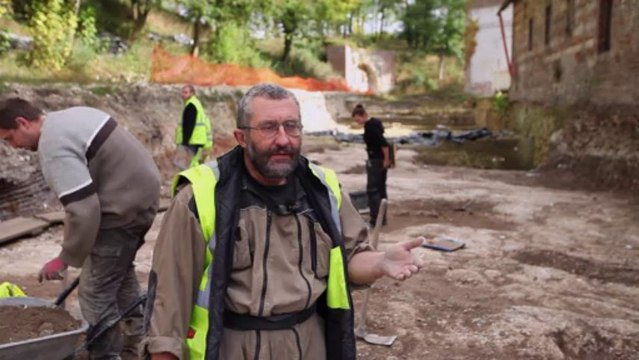 SOUS LES PIEDS DE LA CITADELLE D'AMIENS
