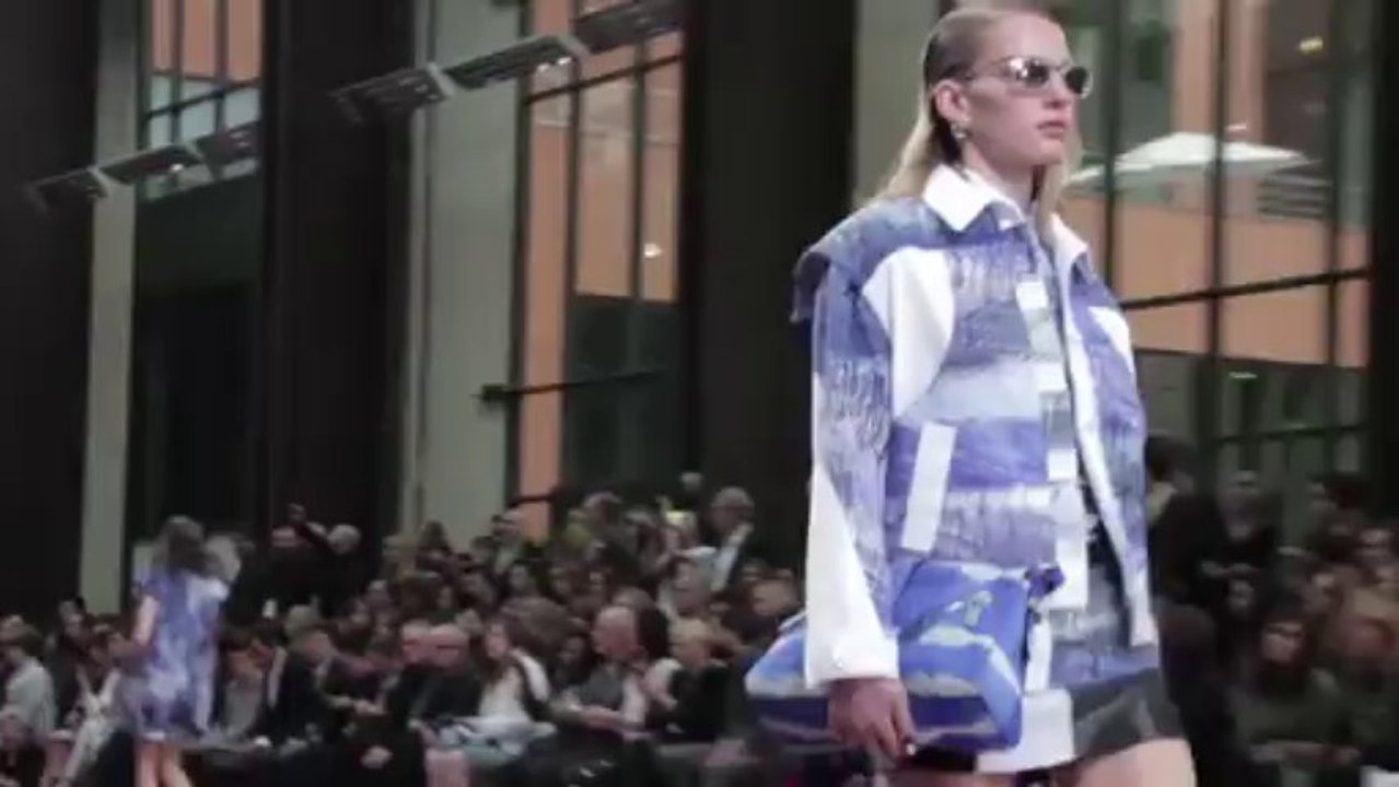 Cartes Postales de Fashion Week: Défilés printe...
