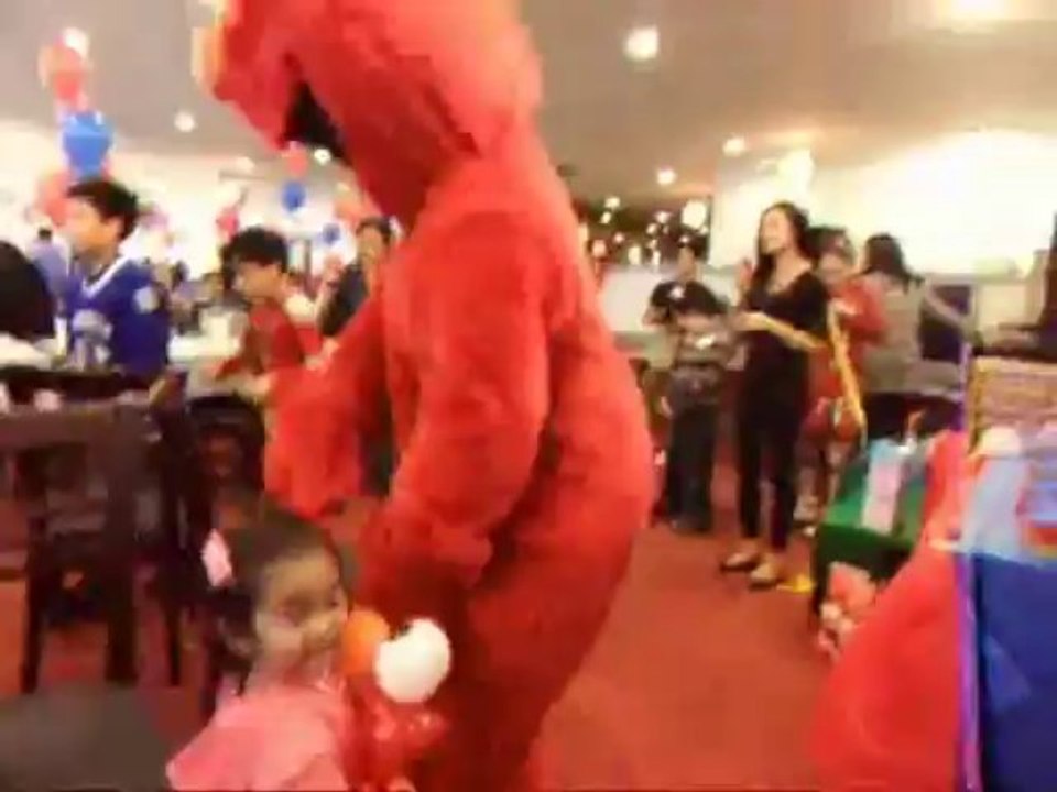 $55/hour Indian Banquet Hall balloon artist WITH SPOTLIGHTS