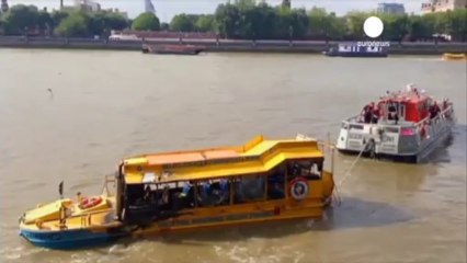 Incendio en un barco turístico en Londres