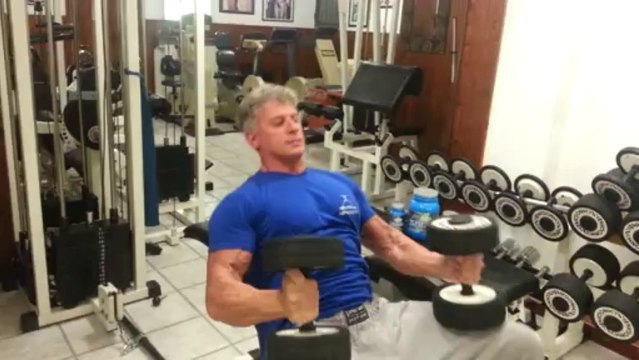 ROBERTO EUSEBIO E L'ALLENAMENTO DEI PETTORALI CON LE CROCI