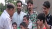 Surprising Visit of Jeevey Pakistan's team to Gulshan e Iqbal Park Lahore, Naveed Farooqi talking with various people.