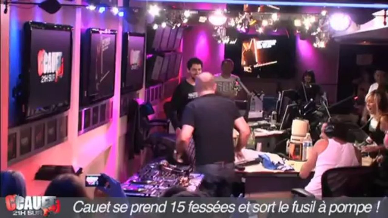 Cauet se prend 15 fessées et sort le fusil à pompe - C'Cauet sur NRJ