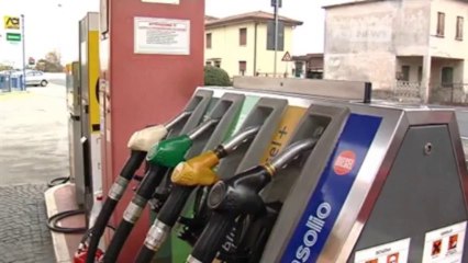 LITE TRA I BULLI A COLPI DI CHIAVE INGLESE