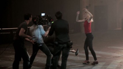 Cécile Cassel nous emmène dans les coulisses de son premier clip