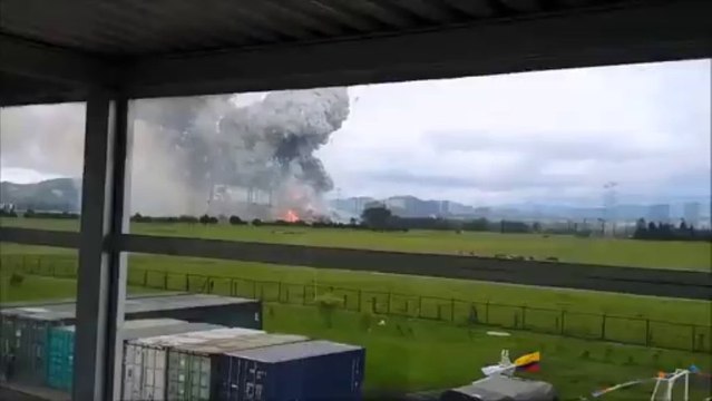 Enorme explosion d'une usine d'armement en Colombie!!