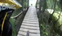 Gros fail en VTT: tout droit dans le virage LOL!!