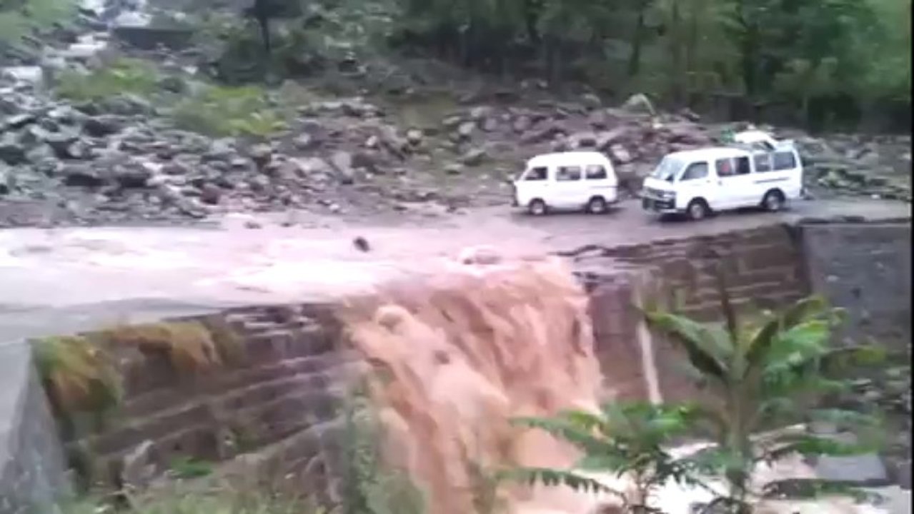 After Heavy RainFall in Lasdana Azad Kashmir, Heavy Water was flowing from the mountains..!!