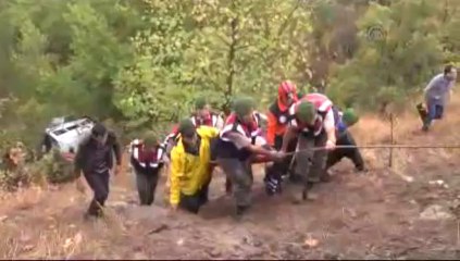 Minibüs uçuruma devrildi