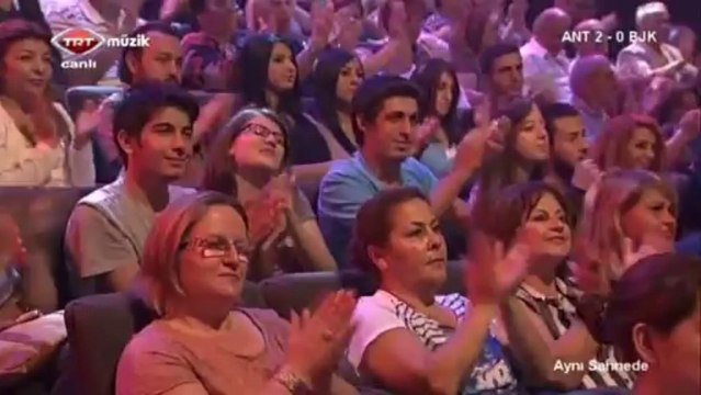 04 gülden karaböcek sen evlisin 30.09.2013 aynı sahnede