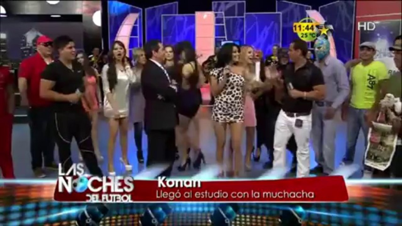 Ernesto Chavana le rompe el reloj a Konan