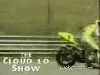 pilote moto incroyable accident