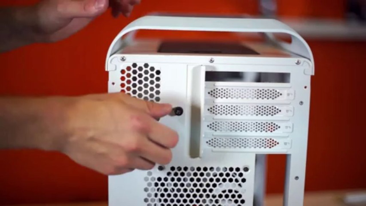 Bitfenix Prodigy M Unboxing - Unpacked