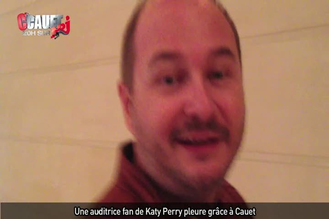 Une auditrice fan de Katy Perry en pleure grâce à Cauet