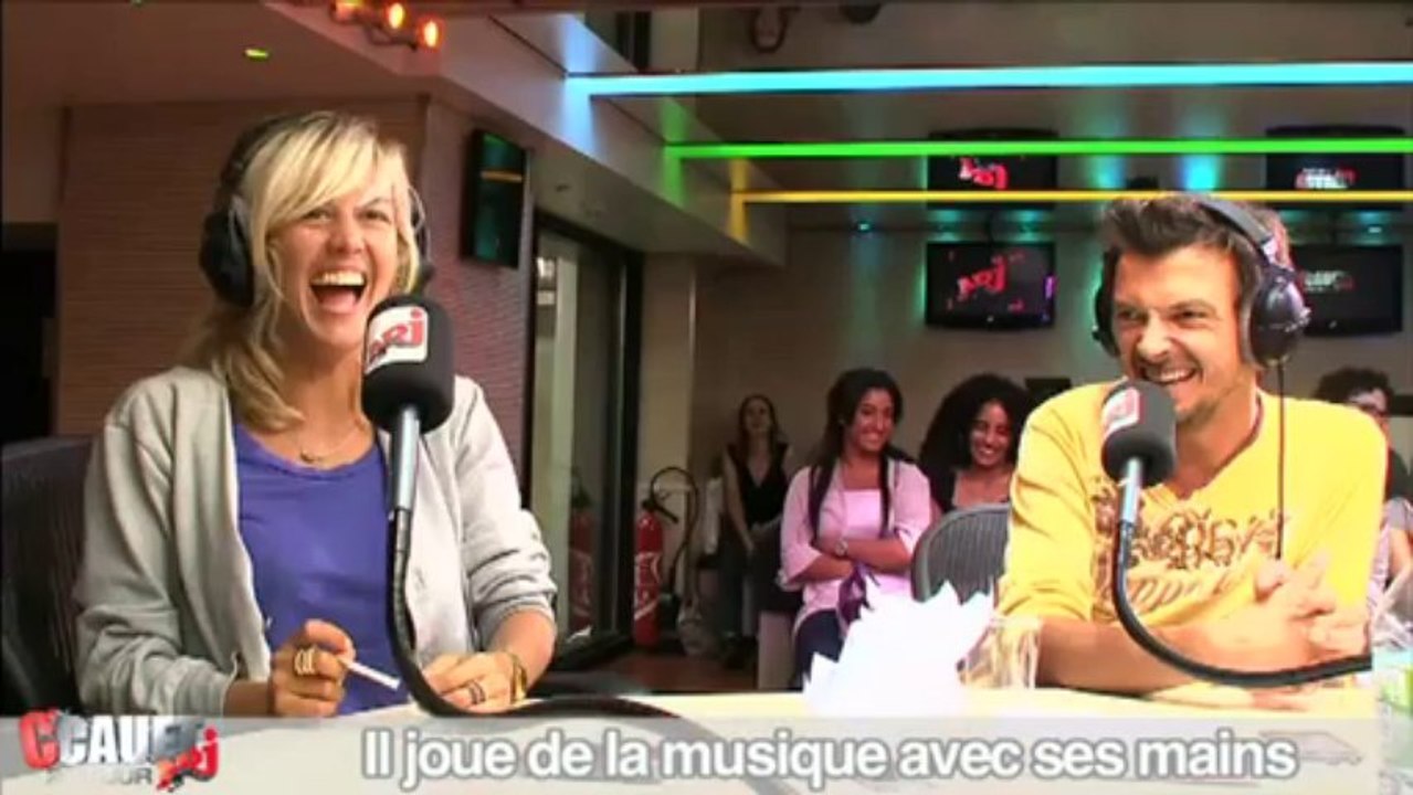 Ridicule ! Il joue de la musique avec ses mains - C'Cauet sur NRJ