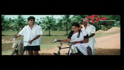 Ravi Teja Flirts His Classmate While Going To School