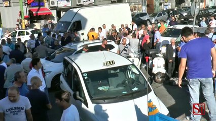 Napoli - Sciopero dei taxi -1- (01.10.13)
