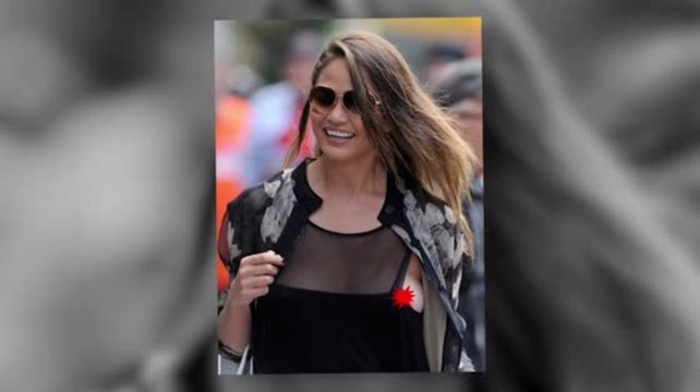 Chrissy Teigen, sans soutien-gorge, souffre d'un petit problème vestimentaire à New York