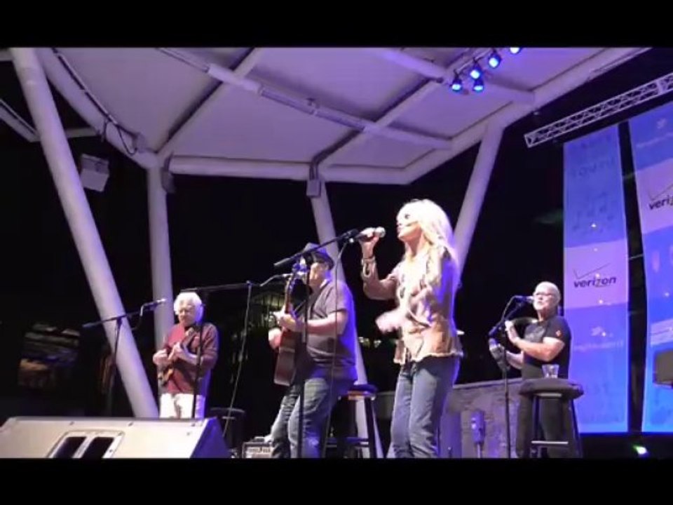 "MORE LOVE" - KIM CARNES - Live in Greenville, South Carolina, USA - Sept. 27th, 2013.