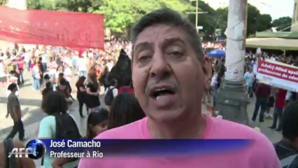 Brésil: heurts entre professeurs du public en grève et policiers