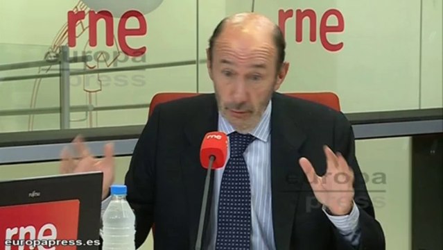 Rubalcaba no sabe si irá a las primarias