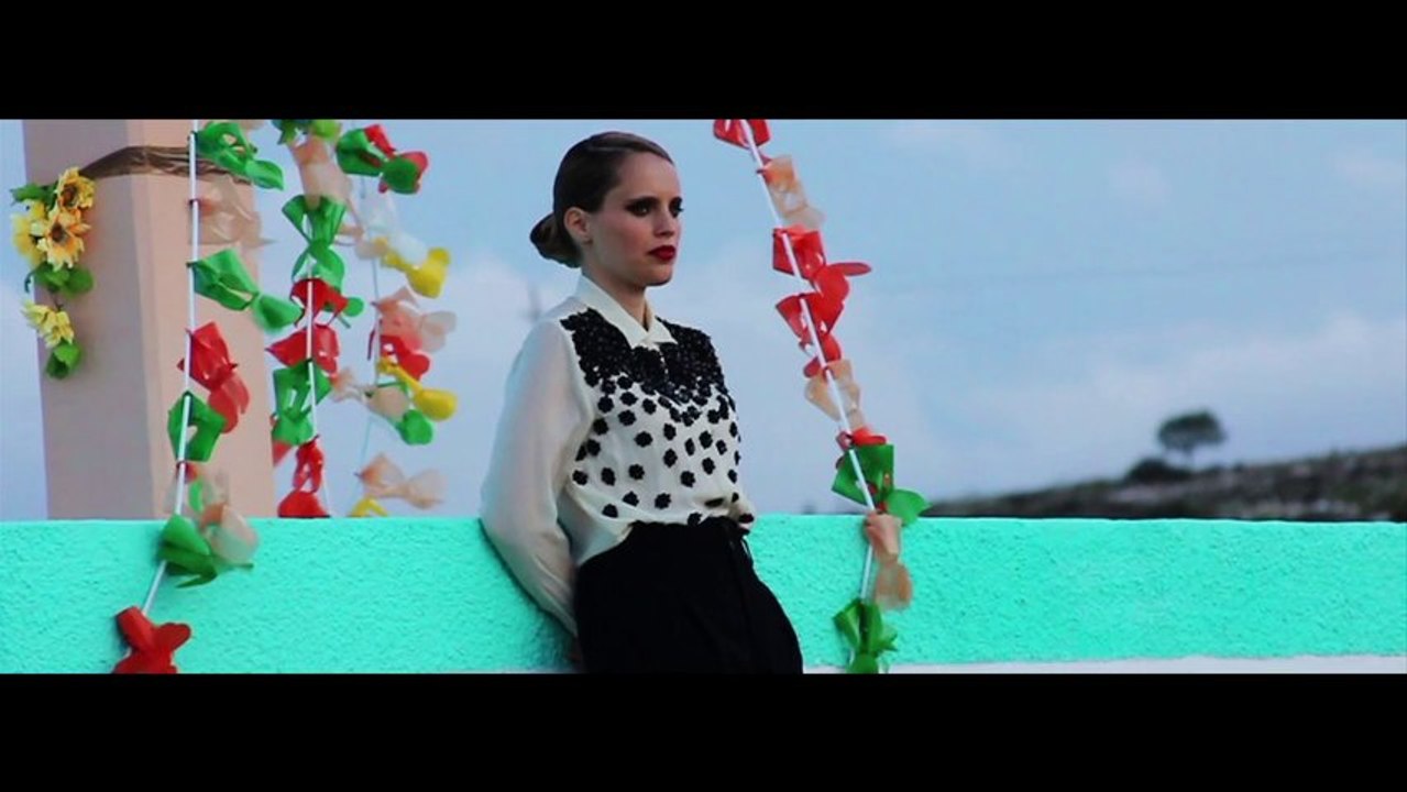 Anna Calvi - Sing To Me (Official Video)