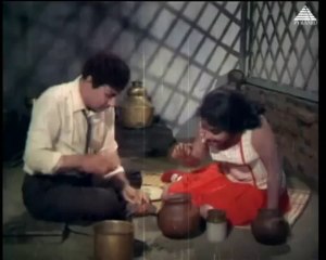 Naalu Pakkam Suvaru - THEDIVANTHA MAPILLAI (1970)