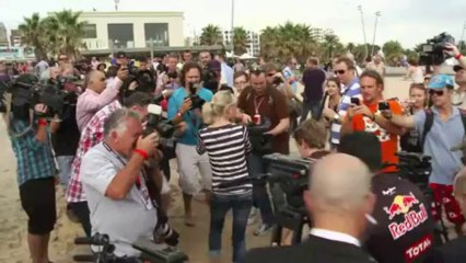 F1 2012: Webber & Vettel's day on the beach (2012 Australian Grand Prix)