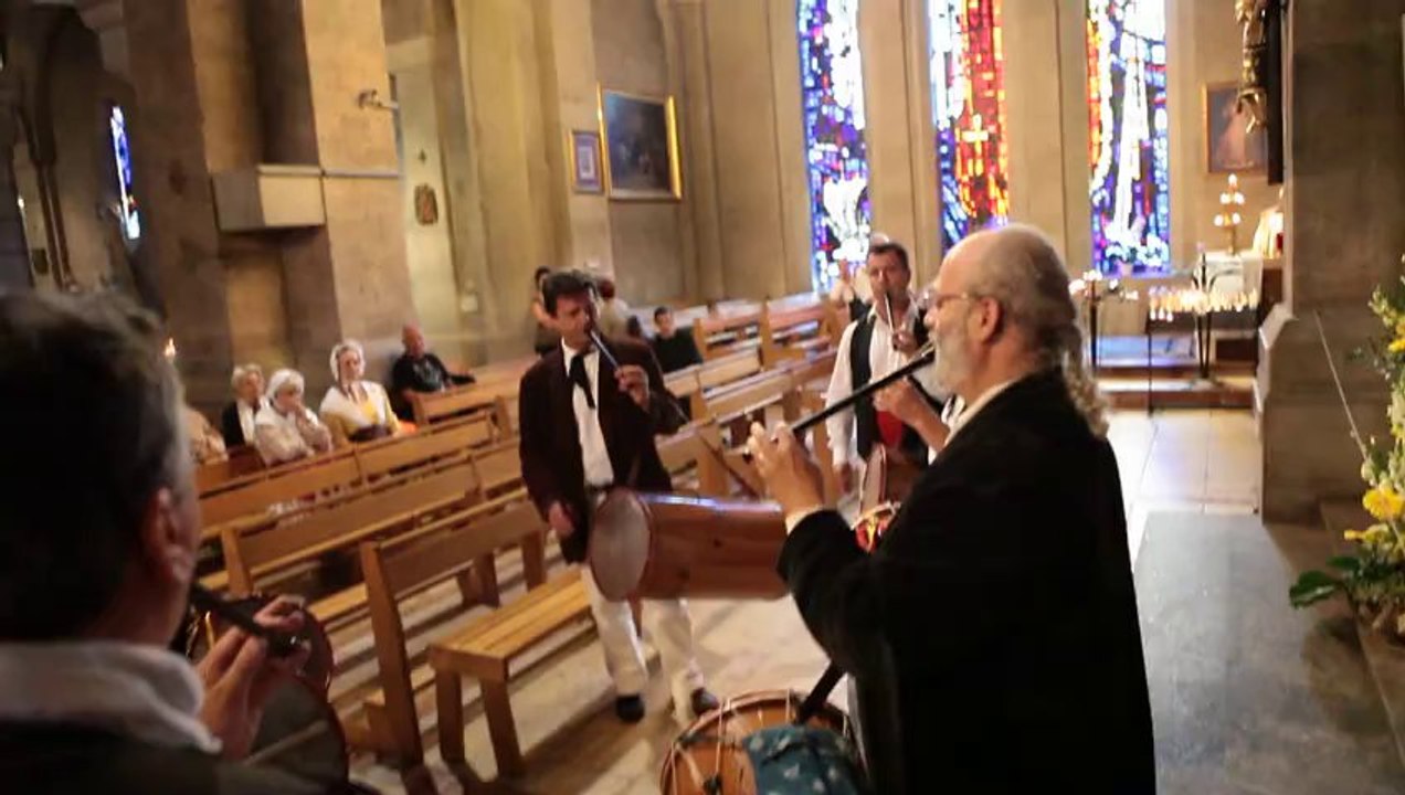 Highland Cathedral au galoubets et tambourins.