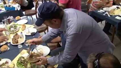 Ο Μποτρίνι μαγειρεύει για την Αστυνομία