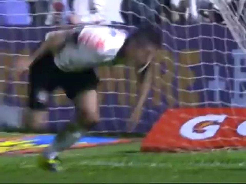 Corinthians derrota o Bahia e tenta espantar a crise