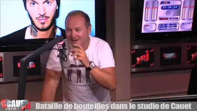 Bataille de bouteilles dans le studio de Cauet - C'Cauet sur NRJ