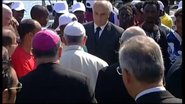Le pape réitère son appel à l'aide après le drame de l'immigration de Lampedusa