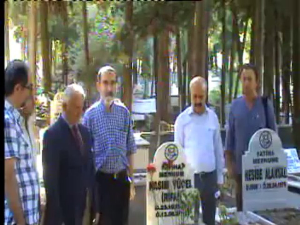 TOPLUMCU ŞAİR KASIM YÜCEL' İ MEZARI BAŞINDA ANDIK