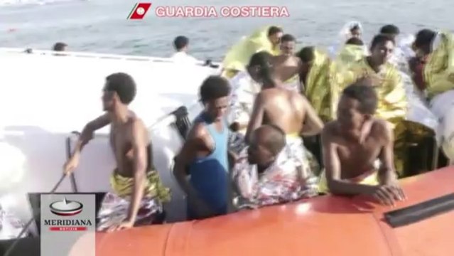 Sbarchi a Lampedusa, l'arrivo dei profughi sopravvissuti alla tragedia dell'Isola dei Conigli_1
