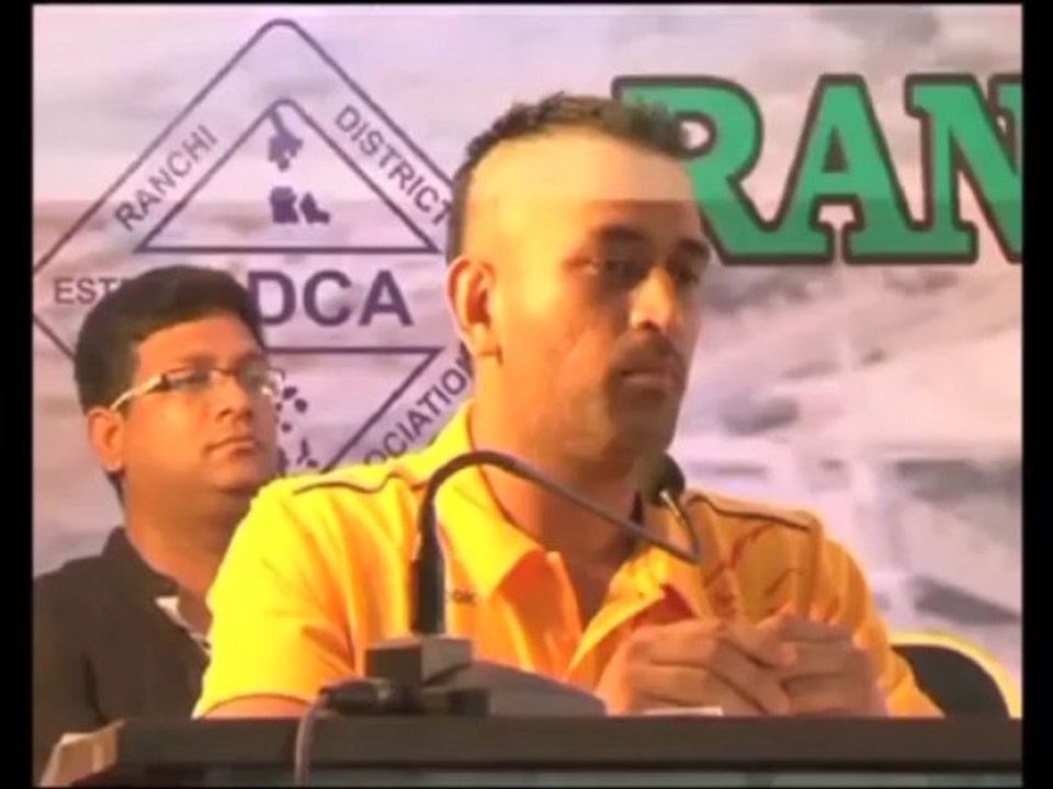 Virat challenges Dhoni with his new hair cut