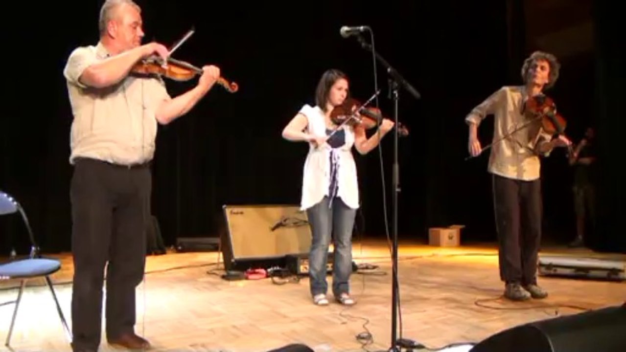 KORDU en fest noz :  Avant-deux de travers (compos Thierry Moreau)