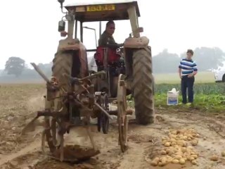 Francastel : l'arracheuse de pommes de terre échappe à la casse