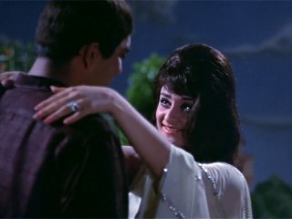 Sharm Aati Hai - Sunil Dutt & Saira Banu - Padosan