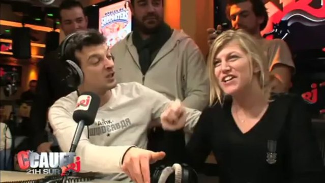 cauet tire les cheveux de Julie sur NRJ - C'Cauet sur NRJ