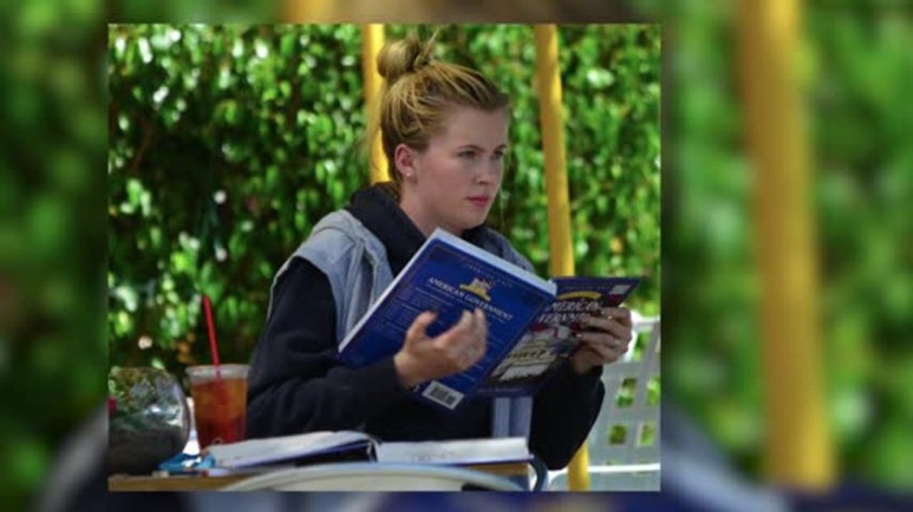 Ireland Baldwin lernt Politik aus erster Hand