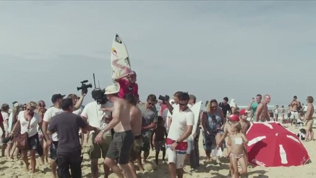 Sally Fitzgibbons remporte le Roxy Pro France