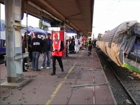 Catastrophe de Brétigny: la SNCF a versé de l'argent aux victimes - 02/10