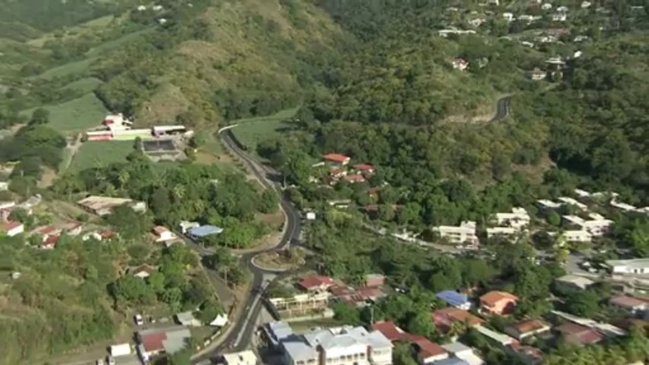 Ville du Carbet : Pépinière d'entreprises de CAP Nord  et vue d'ensemble