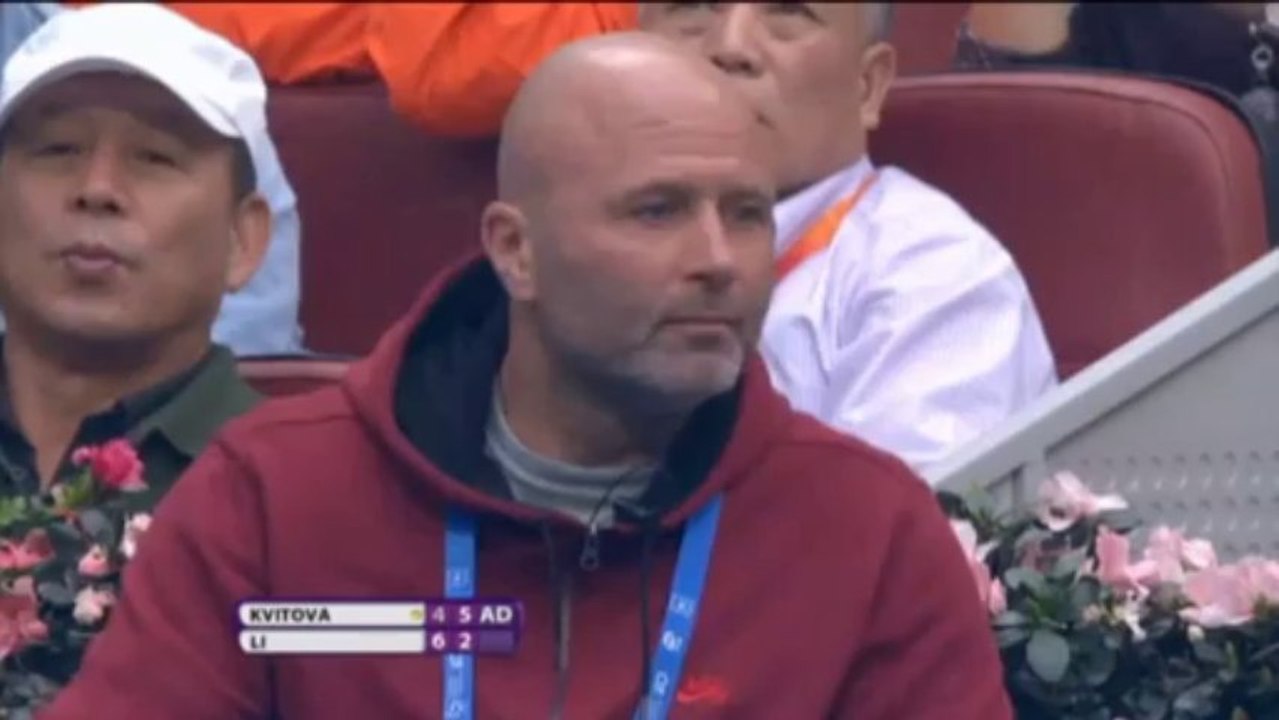 Peking: Lokalmatadorin Li Na mit Schwierigkeiten