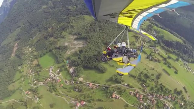 Vol en coucou au dessus d'un nid de summits
